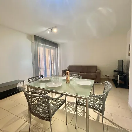 Vieux Port Two Bedroom A11
